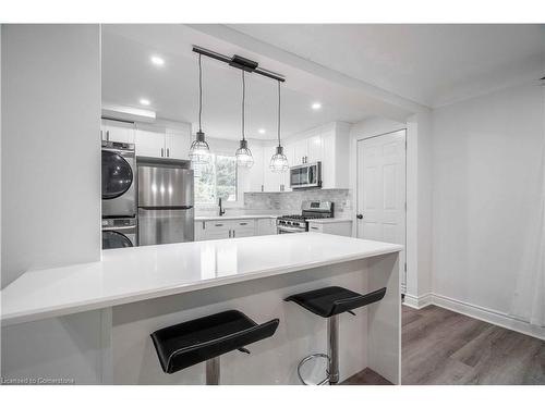 27 East 26Th Street, Hamilton, ON - Indoor Photo Showing Kitchen With Upgraded Kitchen