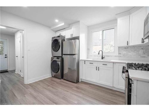 27 East 26Th Street, Hamilton, ON - Indoor Photo Showing Kitchen With Stainless Steel Kitchen