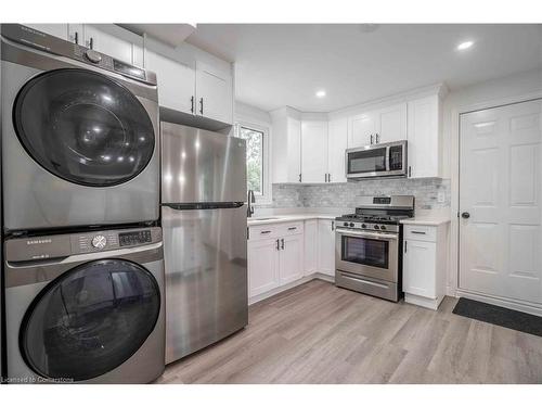 27 East 26Th Street, Hamilton, ON - Indoor Photo Showing Laundry Room