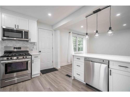 27 East 26Th Street, Hamilton, ON - Indoor Photo Showing Kitchen