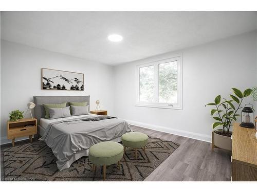 27 East 26Th Street, Hamilton, ON - Indoor Photo Showing Bedroom