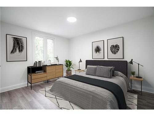 27 East 26Th Street, Hamilton, ON - Indoor Photo Showing Bedroom