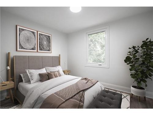 27 East 26Th Street, Hamilton, ON - Indoor Photo Showing Bedroom