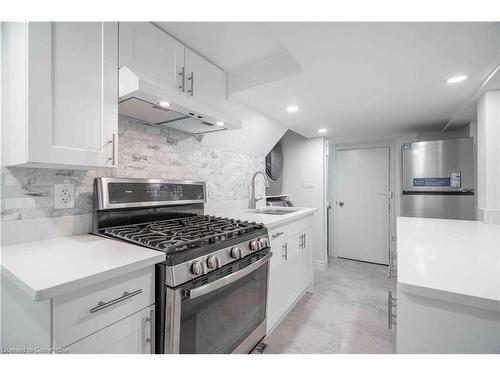 27 East 26Th Street, Hamilton, ON - Indoor Photo Showing Kitchen