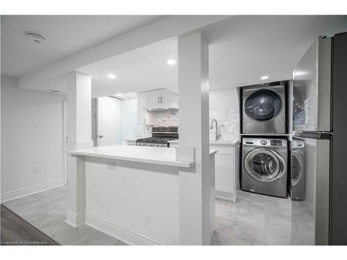 27 East 26Th Street, Hamilton, ON - Indoor Photo Showing Laundry Room