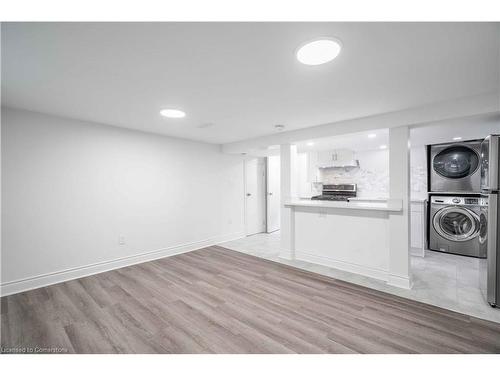 27 East 26Th Street, Hamilton, ON - Indoor Photo Showing Laundry Room