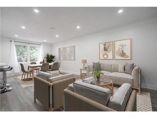 27 East 26Th Street, Hamilton, ON - Indoor Photo Showing Living Room