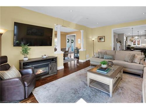 412 Annalee Drive, Ancaster, ON - Indoor Photo Showing Living Room