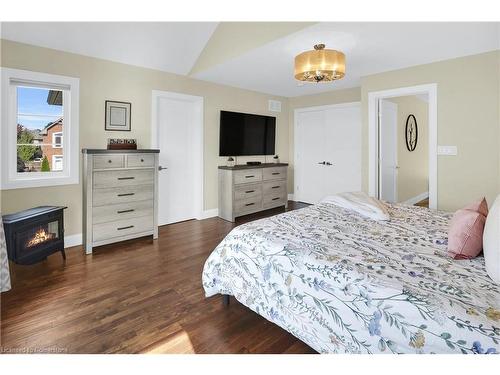 412 Annalee Drive, Ancaster, ON - Indoor Photo Showing Bedroom