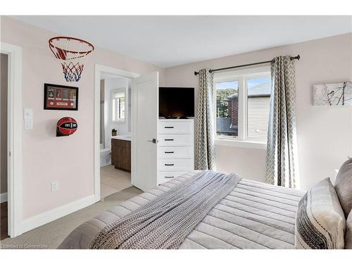 412 Annalee Drive, Ancaster, ON - Indoor Photo Showing Bedroom