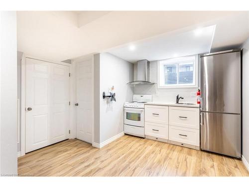 Lower-172 Berkindale Drive, Hamilton, ON - Indoor Photo Showing Kitchen