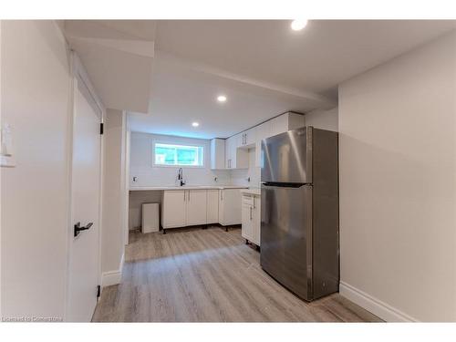 Lower-333 East 28Th Street, Hamilton, ON - Indoor Photo Showing Kitchen