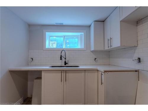 Lower-333 East 28Th Street, Hamilton, ON - Indoor Photo Showing Kitchen