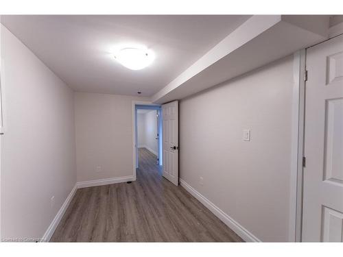 Lower-333 East 28Th Street, Hamilton, ON - Indoor Photo Showing Other Room