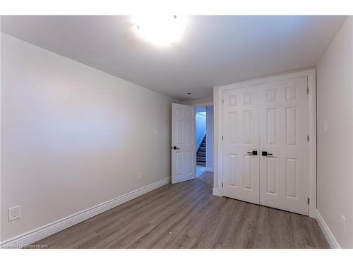 Lower-333 East 28Th Street, Hamilton, ON - Indoor Photo Showing Other Room