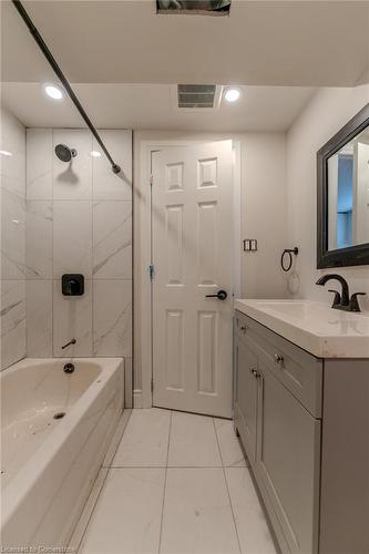 Lower-333 East 28Th Street, Hamilton, ON - Indoor Photo Showing Bathroom