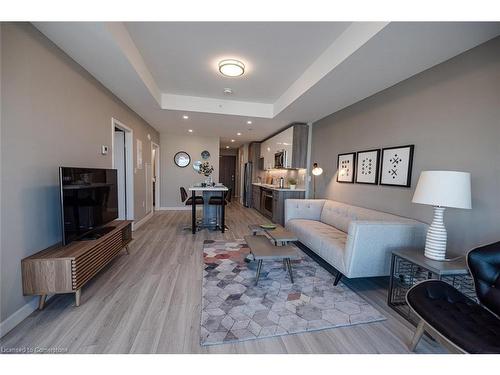 2104-20 George Street, Hamilton, ON - Indoor Photo Showing Living Room