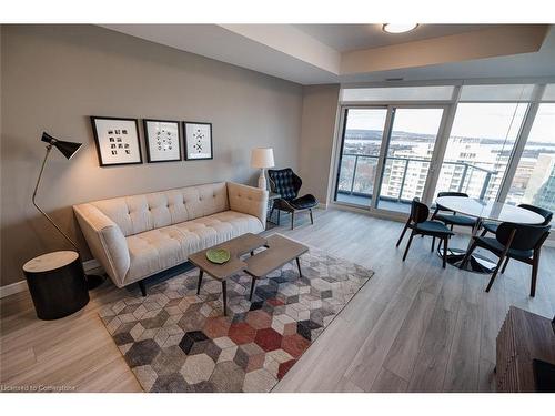 2104-20 George Street, Hamilton, ON - Indoor Photo Showing Living Room