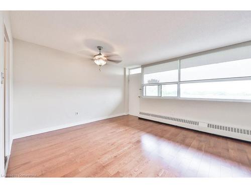 501-2263 Marine Drive, Oakville, ON - Indoor Photo Showing Other Room