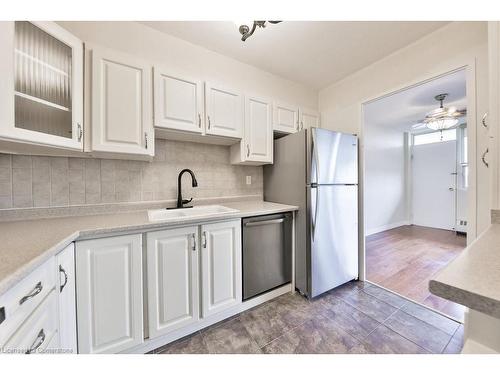 501-2263 Marine Drive, Oakville, ON - Indoor Photo Showing Kitchen