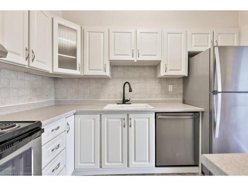 501-2263 Marine Drive, Oakville, ON - Indoor Photo Showing Kitchen