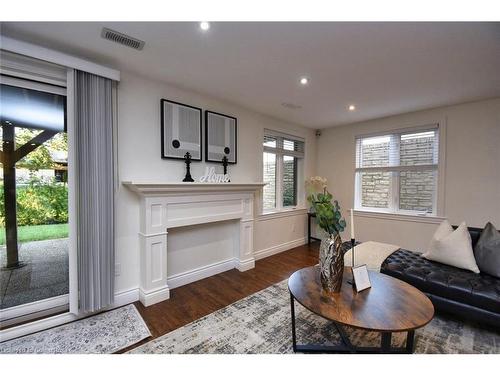 259 Mother'S Street, Glanbrook, ON - Indoor Photo Showing Living Room