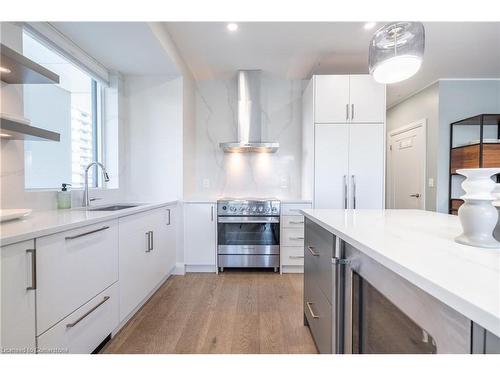 206-500 Brock Avenue, Burlington, ON - Indoor Photo Showing Kitchen With Upgraded Kitchen