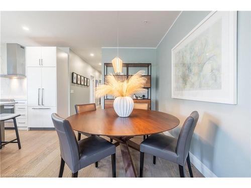 206-500 Brock Avenue, Burlington, ON - Indoor Photo Showing Dining Room