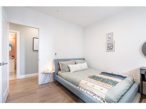 206-500 Brock Avenue, Burlington, ON - Indoor Photo Showing Bedroom