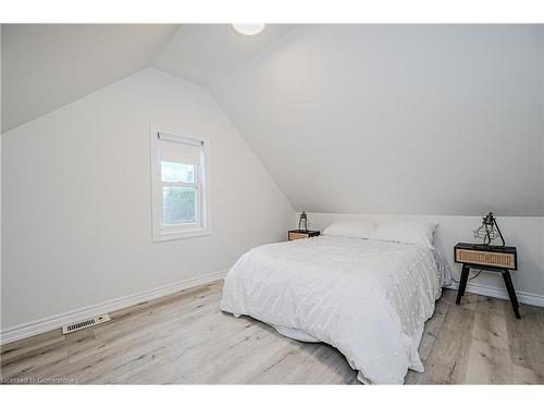 273 Britannia Avenue, Hamilton, ON - Indoor Photo Showing Bedroom