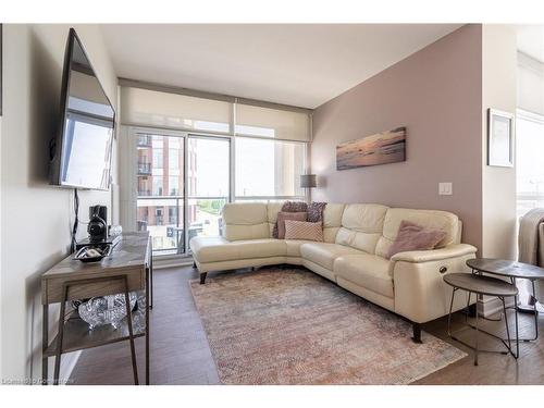 404-1940 Ironstone Drive, Burlington, ON - Indoor Photo Showing Living Room