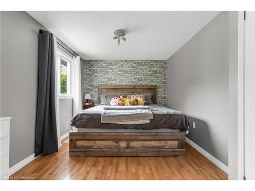 65 Memorial Avenue, Stoney Creek, ON - Indoor Photo Showing Bedroom