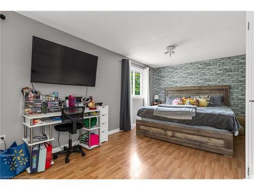 65 Memorial Avenue, Stoney Creek, ON - Indoor Photo Showing Bedroom