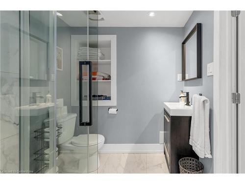 65 Memorial Avenue, Stoney Creek, ON - Indoor Photo Showing Bathroom