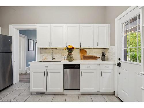 2 Francis Street, Cambridge, ON - Indoor Photo Showing Kitchen