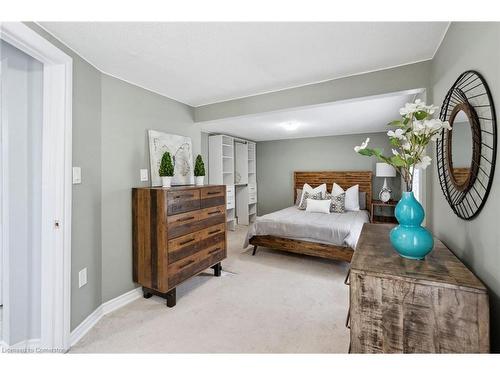 2 Francis Street, Cambridge, ON - Indoor Photo Showing Bedroom