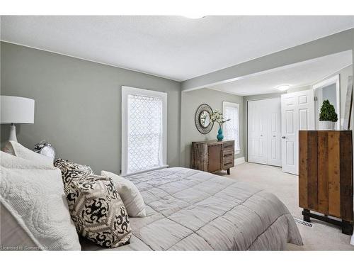 2 Francis Street, Cambridge, ON - Indoor Photo Showing Bedroom