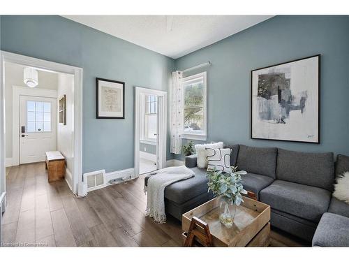 2 Francis Street, Cambridge, ON - Indoor Photo Showing Living Room