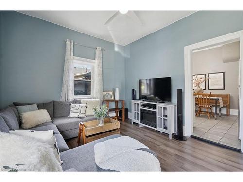 2 Francis Street, Cambridge, ON - Indoor Photo Showing Living Room