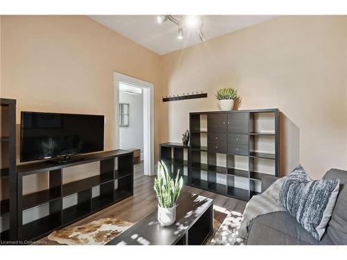 2 Francis Street, Cambridge, ON - Indoor Photo Showing Living Room