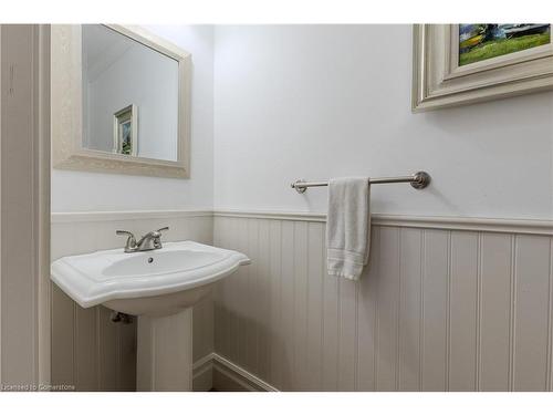 730 Grand View Avenue, Burlington, ON - Indoor Photo Showing Bathroom