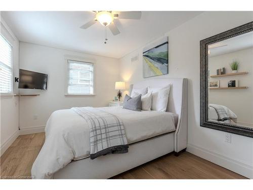 730 Grand View Avenue, Burlington, ON - Indoor Photo Showing Bedroom