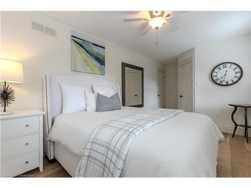 730 Grand View Avenue, Burlington, ON - Indoor Photo Showing Bedroom