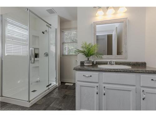 730 Grand View Avenue, Burlington, ON - Indoor Photo Showing Bathroom