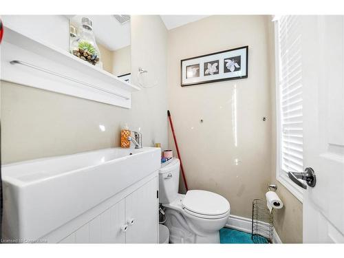 118 Barons Avenue N, Hamilton, ON - Indoor Photo Showing Bathroom