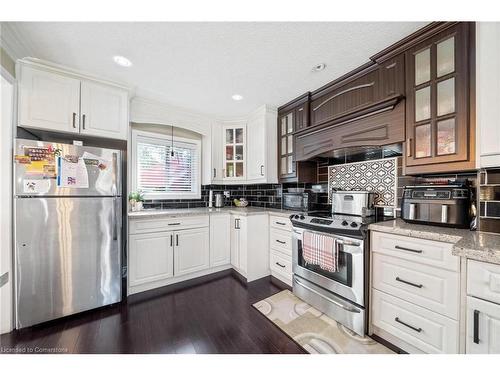 118 Barons Avenue N, Hamilton, ON - Indoor Photo Showing Kitchen