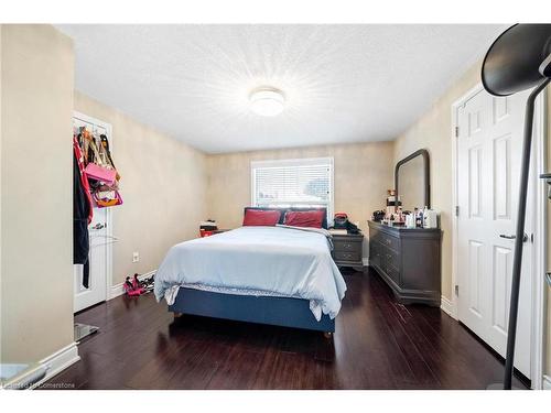 118 Barons Avenue N, Hamilton, ON - Indoor Photo Showing Bedroom