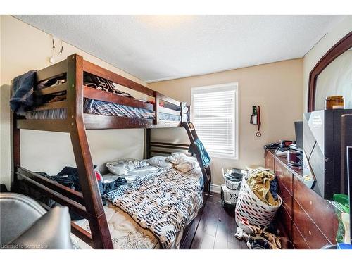 118 Barons Avenue N, Hamilton, ON - Indoor Photo Showing Bedroom