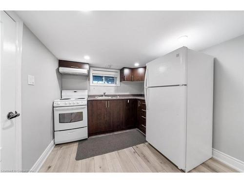 118 Barons Avenue N, Hamilton, ON - Indoor Photo Showing Kitchen