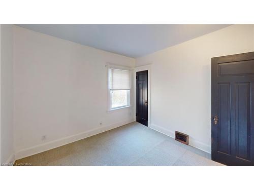 17 Lowell Avenue, St. Catharines, ON - Indoor Photo Showing Other Room